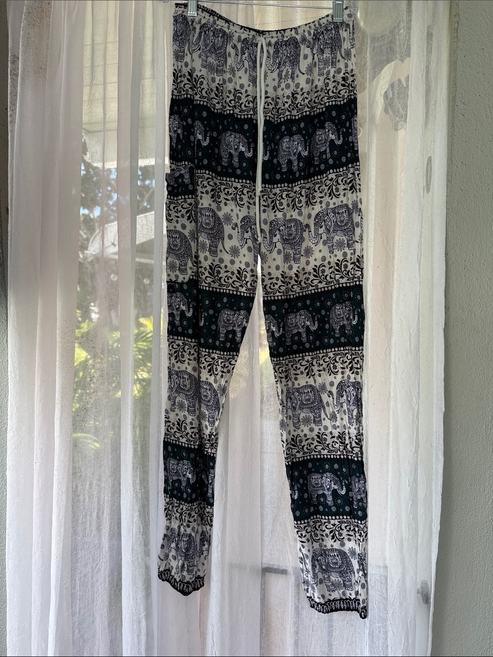 Women's Elephant Print Drawstring Lounge Pants - Black & White